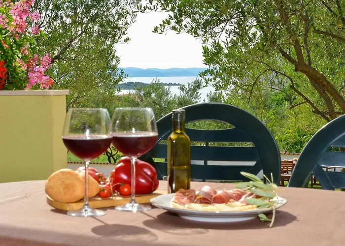 Hébergement de vacances In With Sea Views, Balcony, Air Conditioning,wifi 592-1