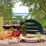 펜션 In With Sea Views, Balcony, Air Conditioning,wifi 592-1