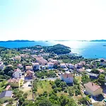 펜션 In With Sea Views, Balcony, Air Conditioning,wifi 592-1 *