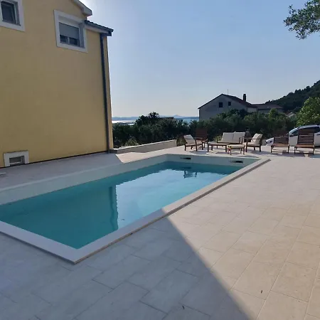 In With Sea Views, Balcony, Air Conditioning,wifi 592-1 بيت للعطل دراغ
