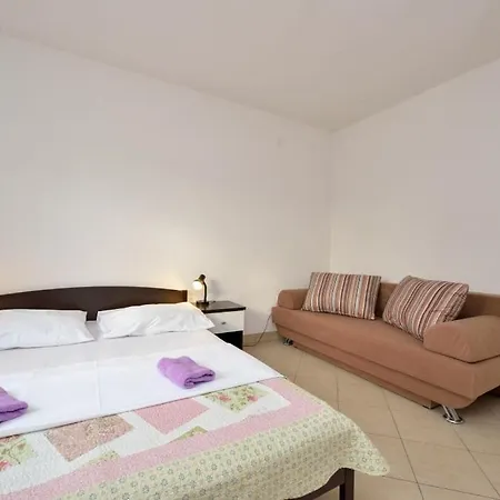 بيت للعطل In With Sea Views, Balcony, Air Conditioning,wifi 592-1 *