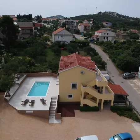 펜션 In With Sea Views, Balcony, Air Conditioning,wifi 592-1 *